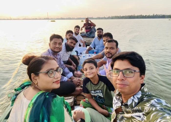 Team-Khan-IT-In-Boat